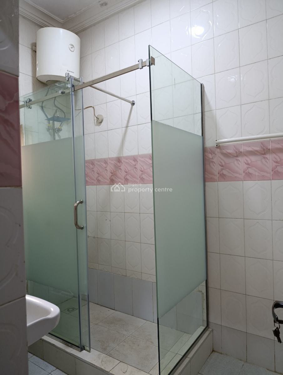 Neat 3 Bedroom Flat with Bq, Acs and Gen., Utako, Abuja, Flat / Apartment for Rent