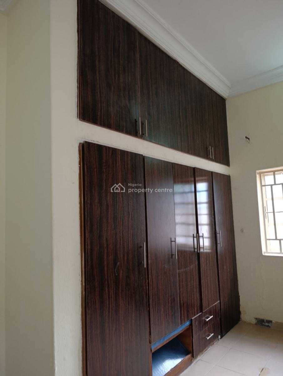 Neat 3 Bedroom Flat with Bq, Acs and Gen., Utako, Abuja, Flat / Apartment for Rent