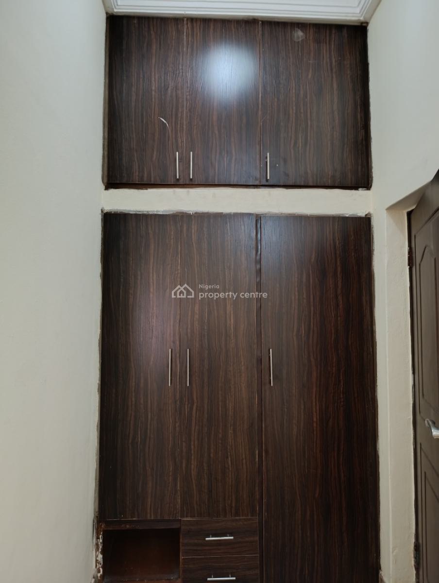 Neat 3 Bedroom Flat with Bq, Acs and Gen., Utako, Abuja, Flat / Apartment for Rent