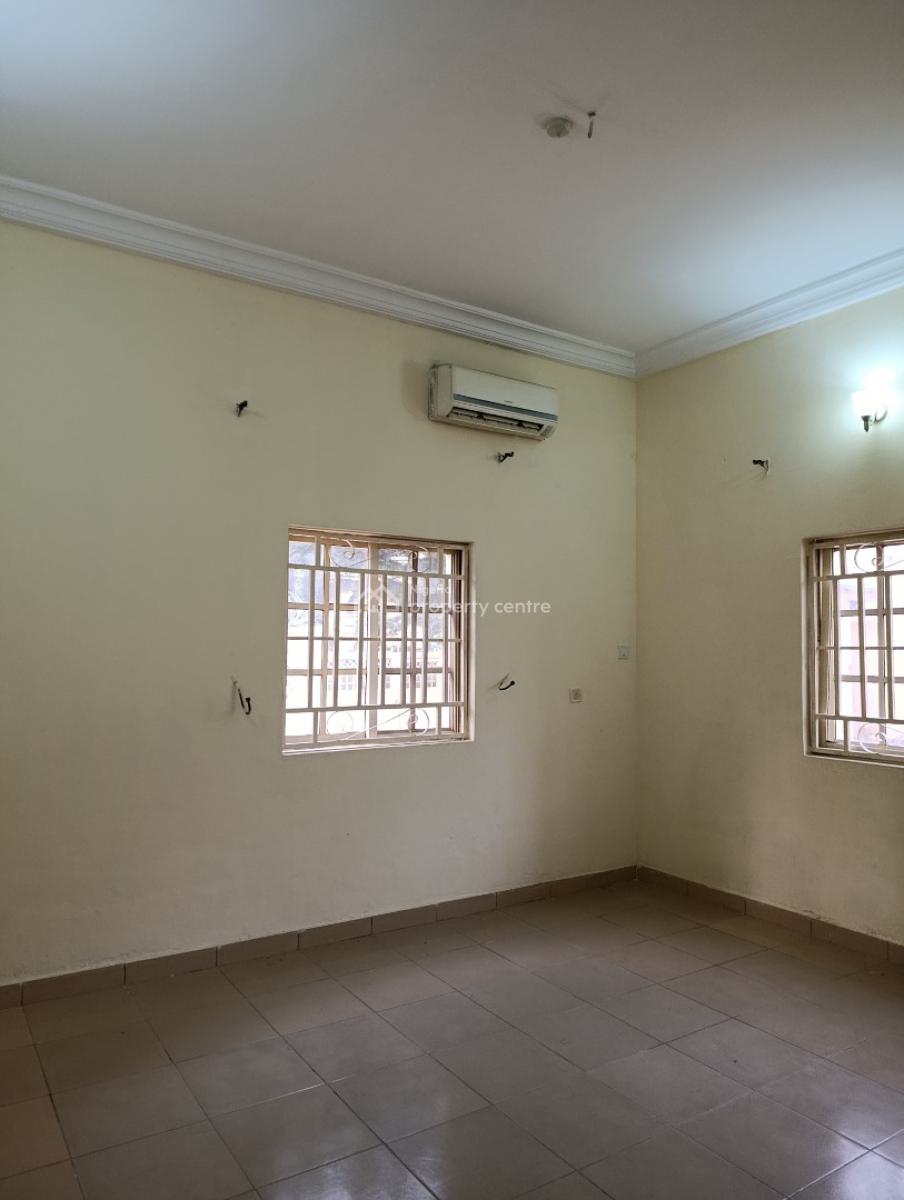 Neat 3 Bedroom Flat with Bq, Acs and Gen., Utako, Abuja, Flat / Apartment for Rent