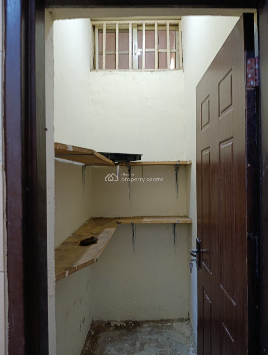 Neat 3 Bedroom Flat with Bq, Acs and Gen., Utako, Abuja, Flat / Apartment for Rent