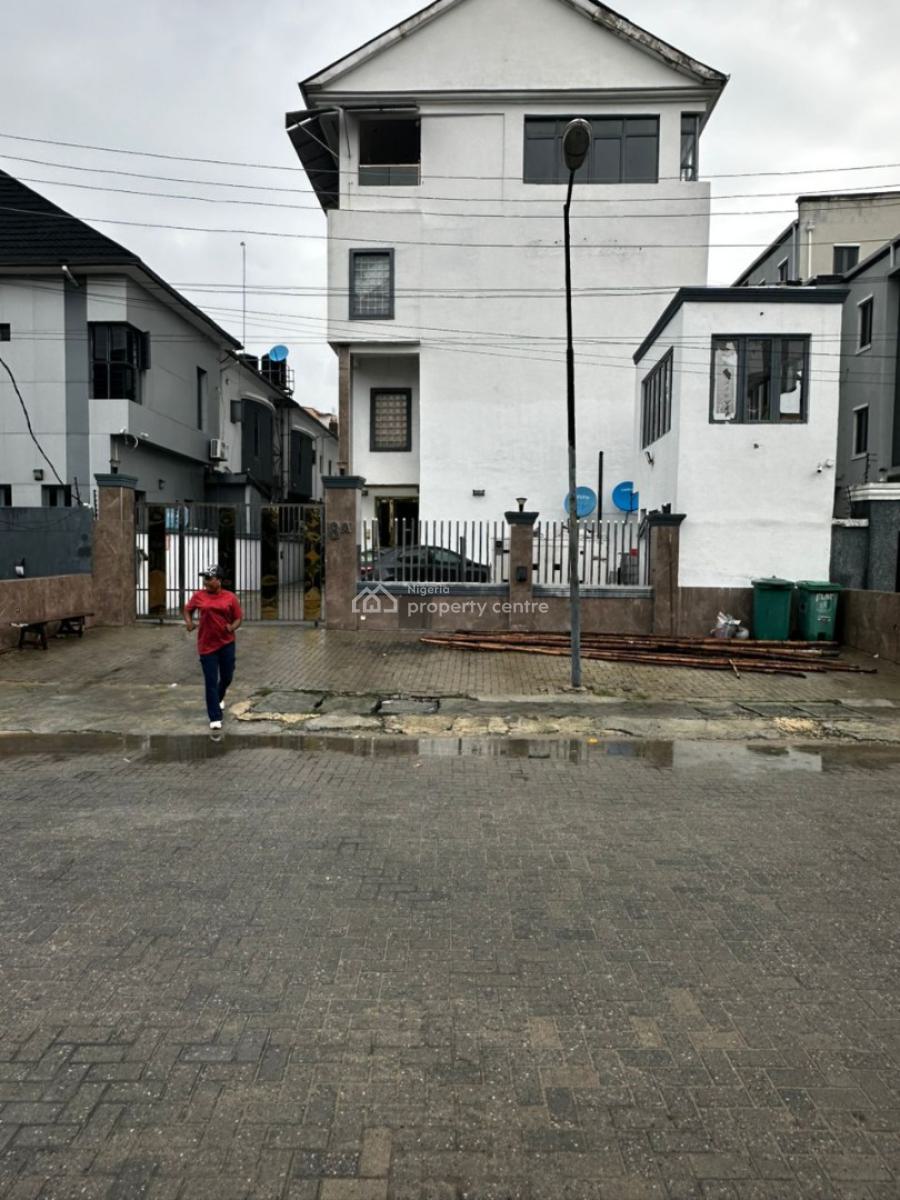 a 4-floor 26-room Commercial Building, Lekki Phase 1, Lekki, Lagos, Commercial Property for Sale