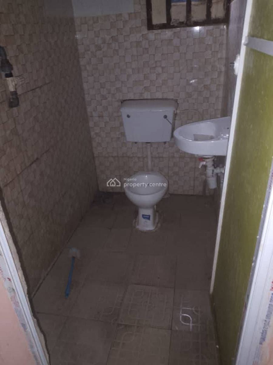 2 Bedroom Flat, Ijesha, Surulere, Lagos, Block of Flats for Sale