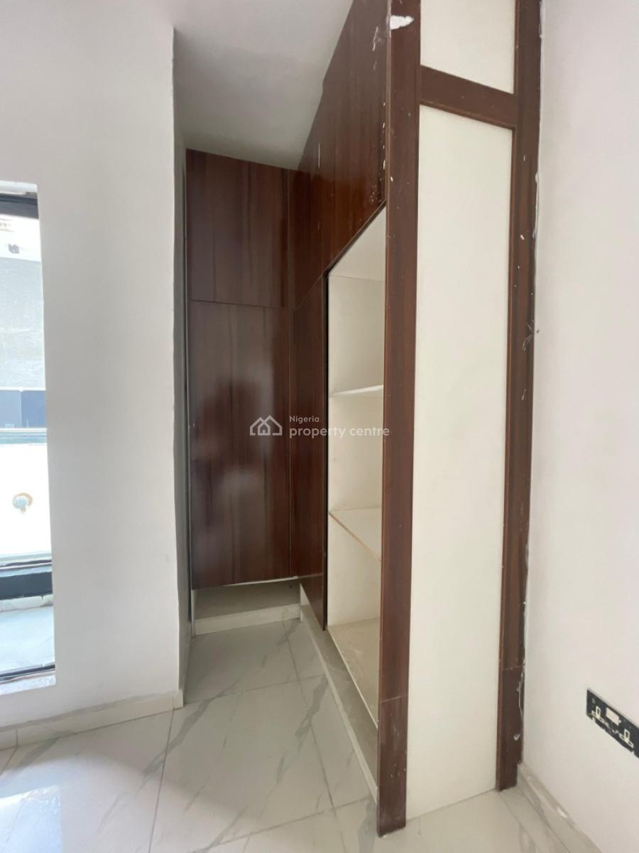 Affordable 2 Bedroom Apartment W/ Gym, Pool Suitable for Investment, Lekki Phase 1, Lekki, Lagos, Flat / Apartment for Sale
