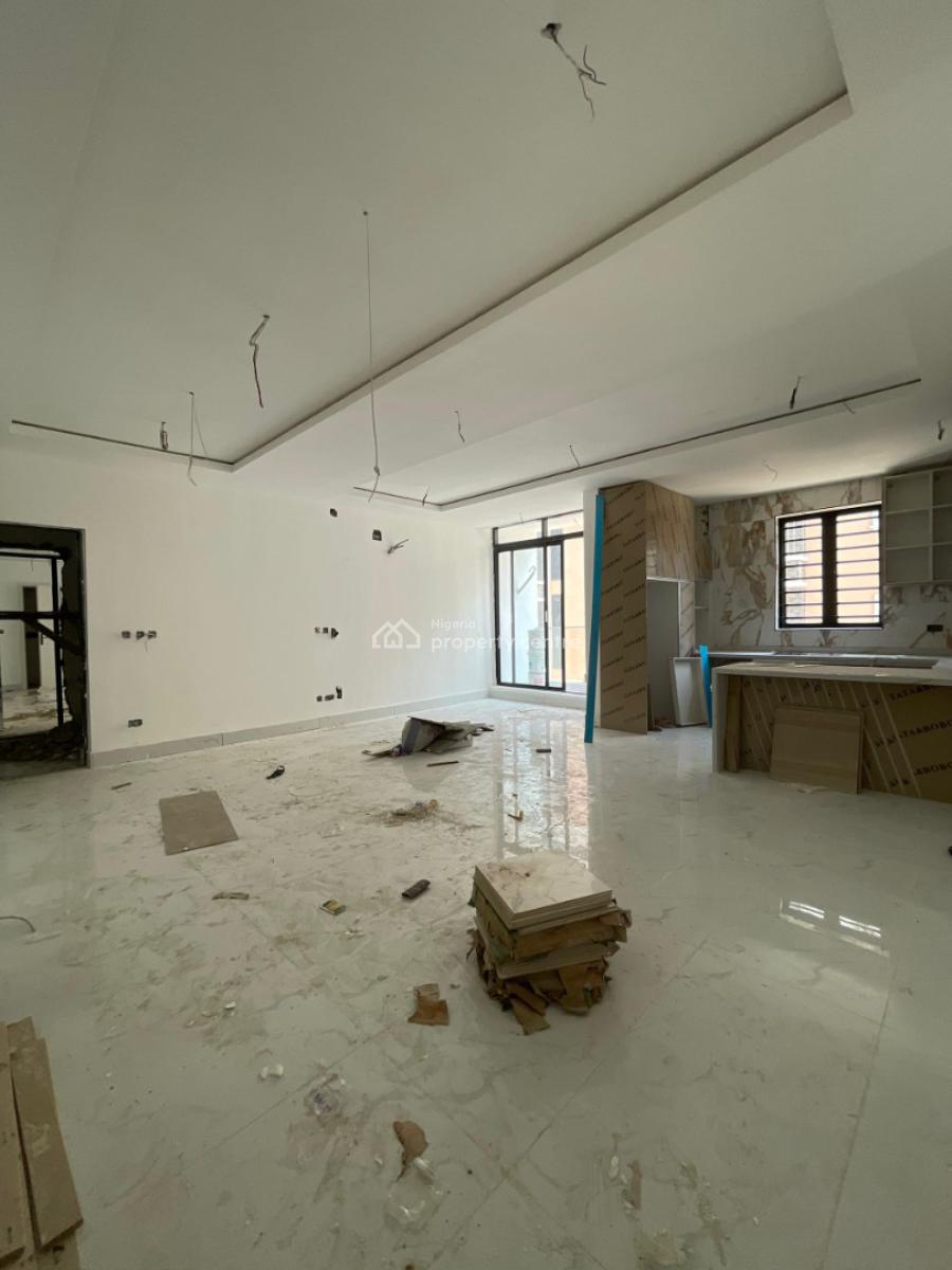 Spacious 2 Bedroom Apartment W/ Gym & Elevator Suitable for Investment, Lekki Phase 1, Lekki, Lagos, Flat / Apartment for Sale