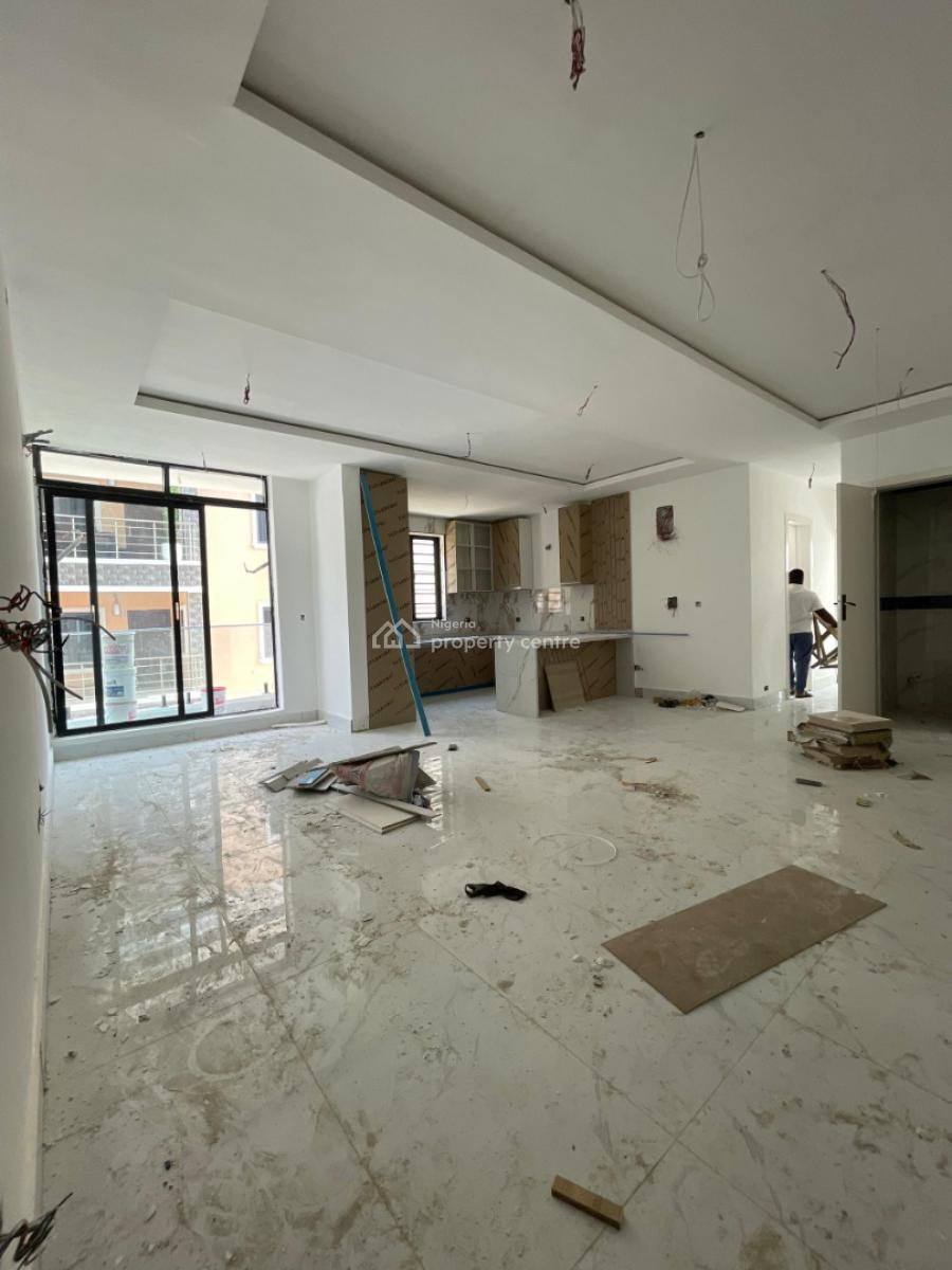 Spacious 2 Bedroom Apartment W/ Gym & Elevator Suitable for Investment, Lekki Phase 1, Lekki, Lagos, Flat / Apartment for Sale