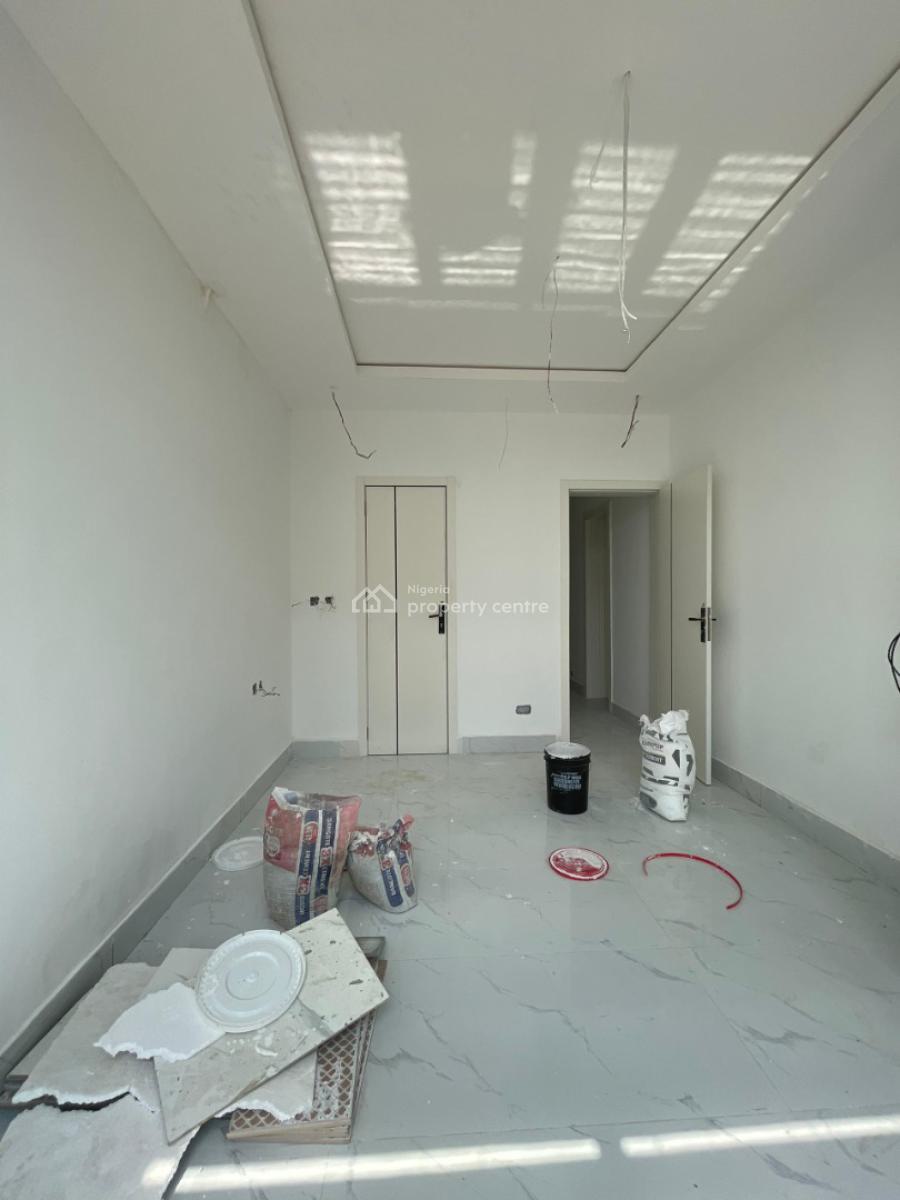 Spacious 2 Bedroom Apartment W/ Gym & Elevator Suitable for Investment, Lekki Phase 1, Lekki, Lagos, Flat / Apartment for Sale