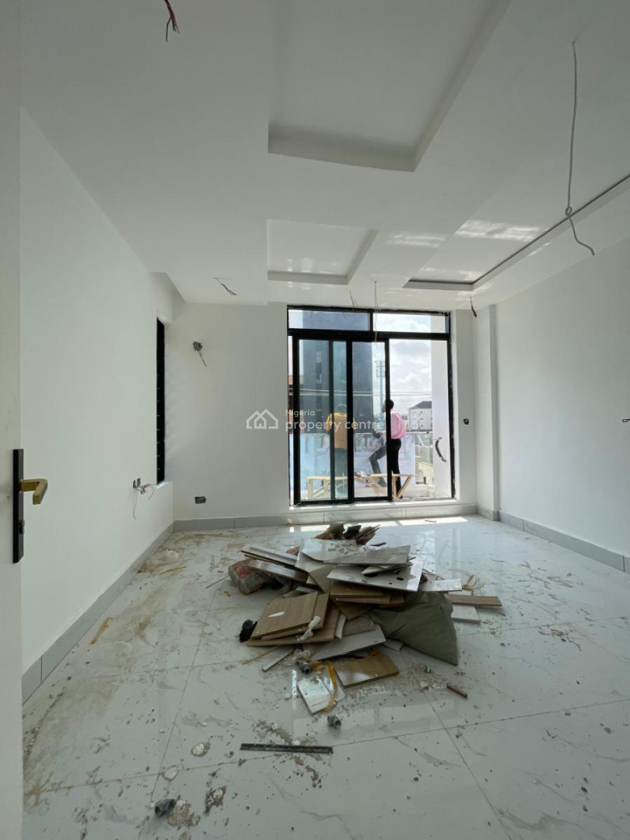 Spacious 2 Bedroom Apartment W/ Gym & Elevator Suitable for Investment, Lekki Phase 1, Lekki, Lagos, Flat / Apartment for Sale