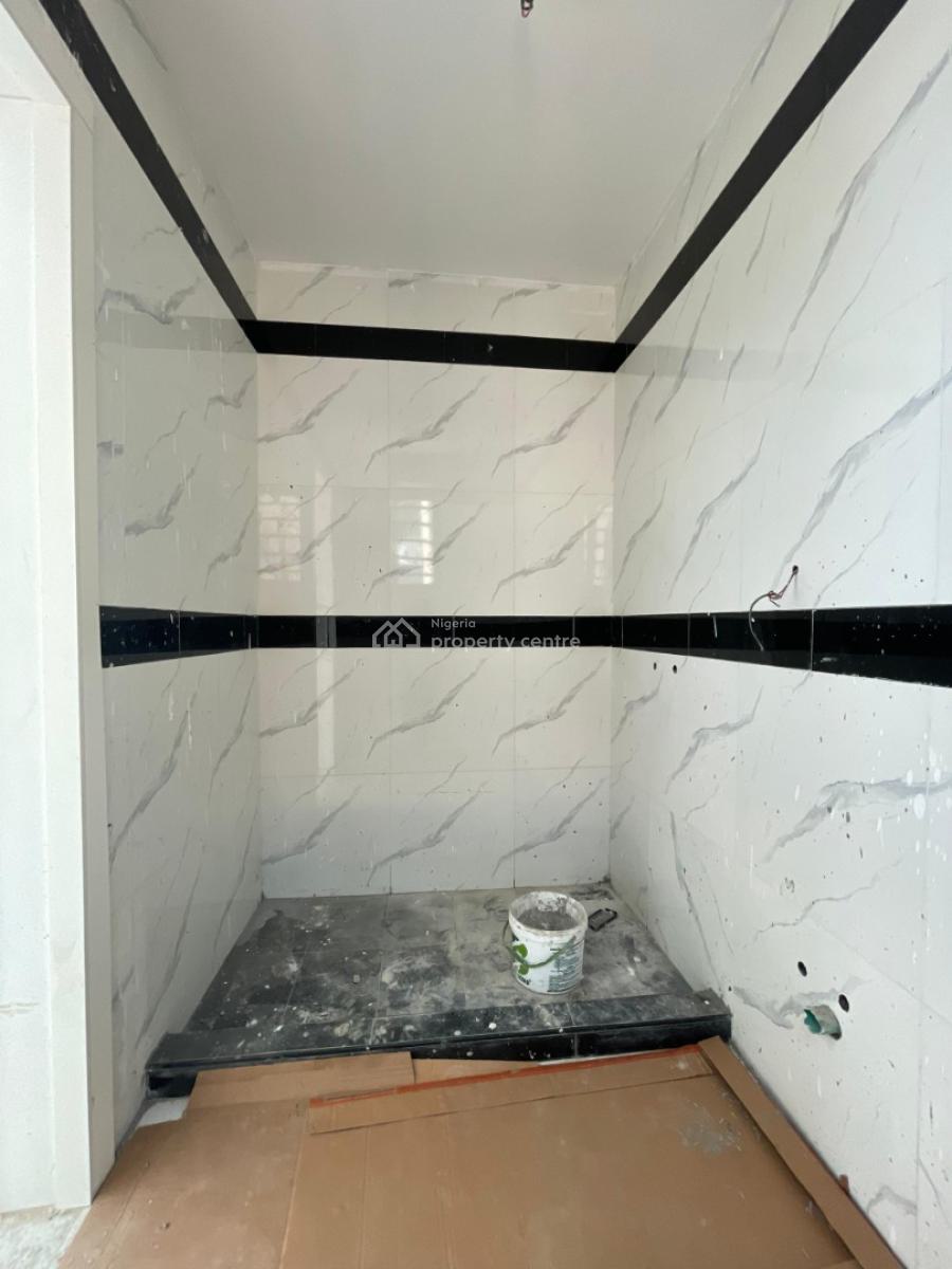 Spacious 2 Bedroom Apartment W/ Gym & Elevator Suitable for Investment, Lekki Phase 1, Lekki, Lagos, Flat / Apartment for Sale