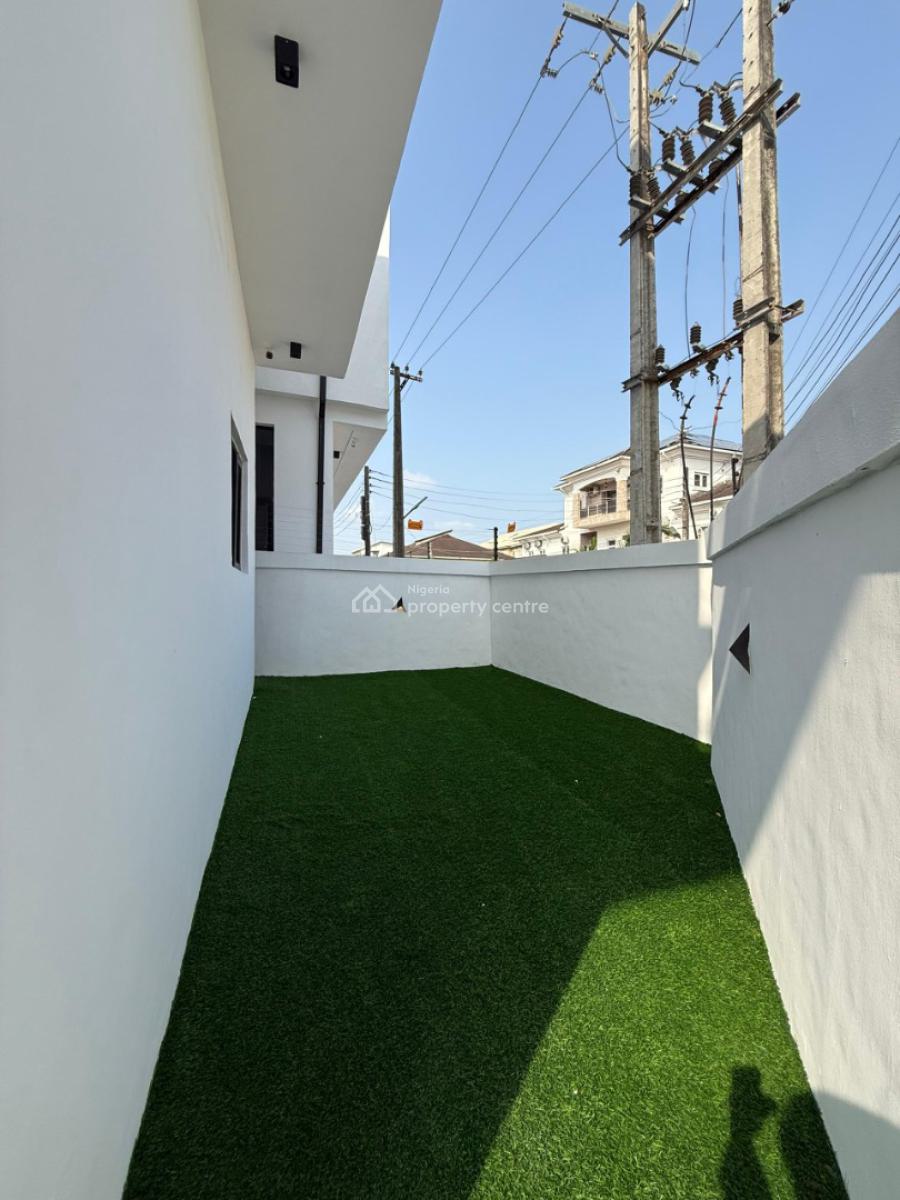 Own Comfort & Class -- 5 Bedroom Fully Detached Duplex with Bq, Ajah, Lagos, Detached Duplex for Sale