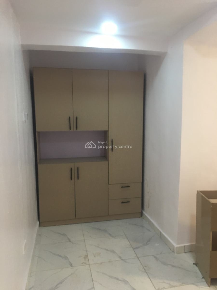 Big Self Contained, Off Admiralty, Lekki Phase 1, Lekki, Lagos, Self Contain (single Rooms) for Rent