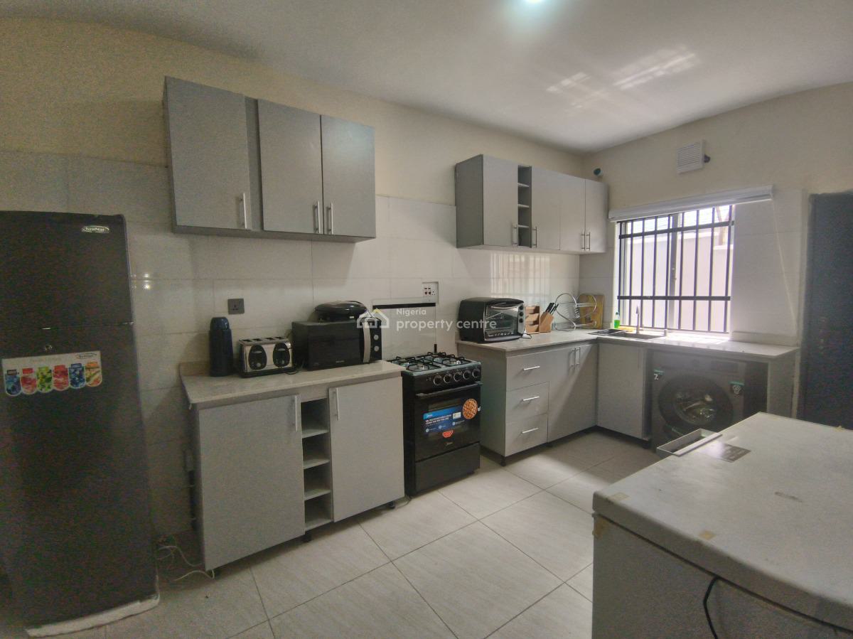Luxury 3 Bedroom Fully Furnished Apartment with Excellent Facilities, No 10 Siyanbola Close Akora Estate, Adeniyi Jones, Ikeja, Lagos, Flat / Apartment for Rent