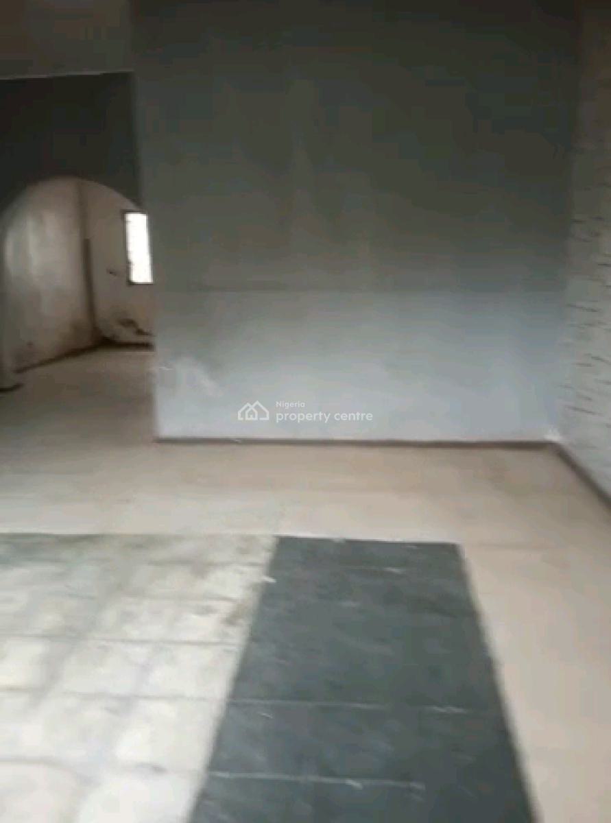 Nice 3 Bedroom Flat, Emmanuel Kolawole Street, Shomolu, Lagos, Flat / Apartment for Rent