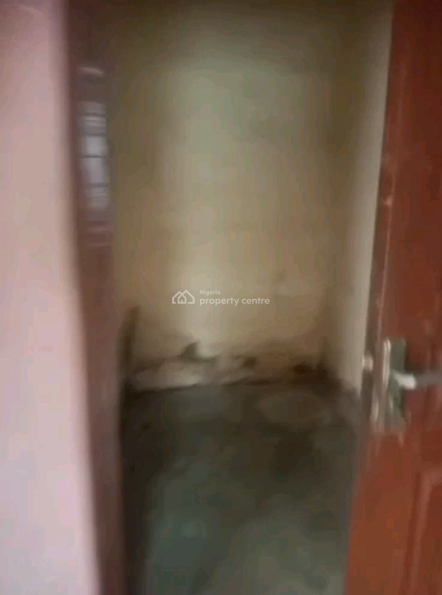 Nice 3 Bedroom Flat, Emmanuel Kolawole Street, Shomolu, Lagos, Flat / Apartment for Rent