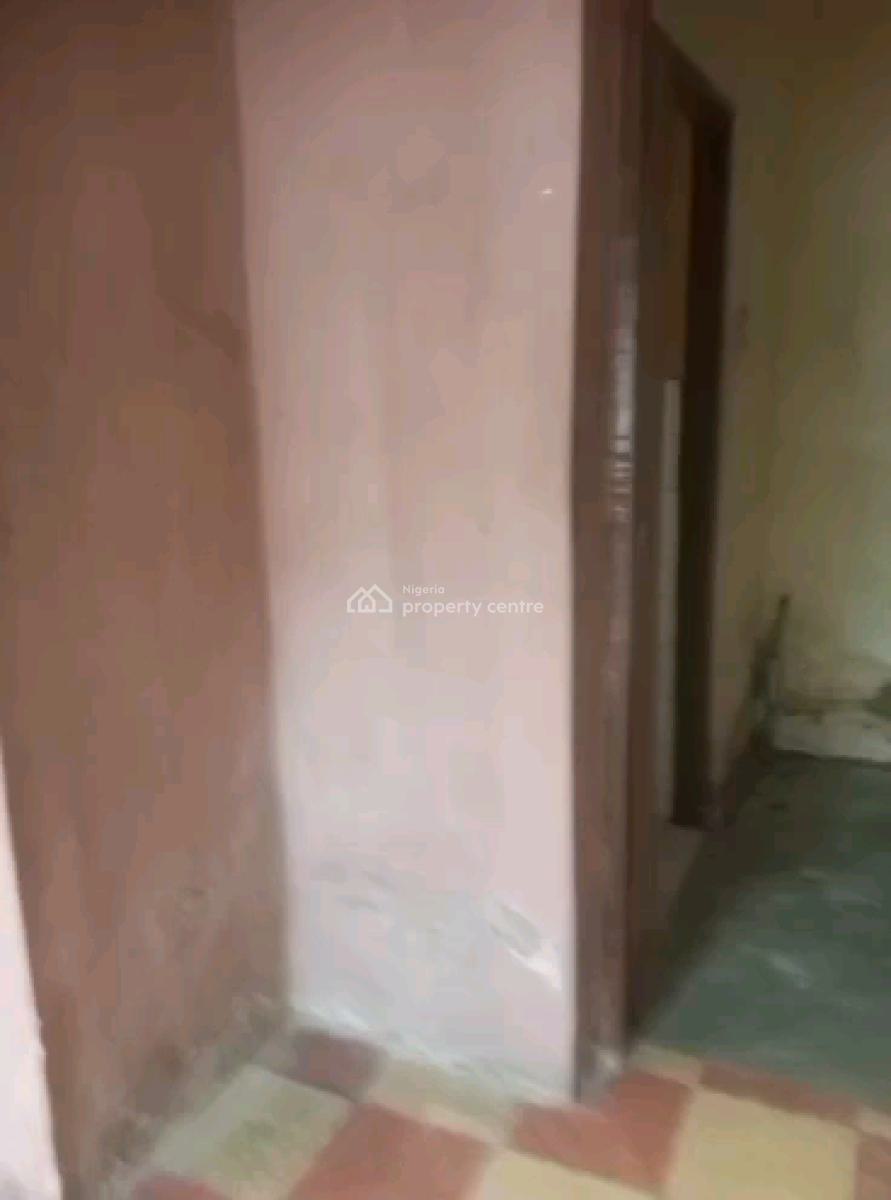 Nice 3 Bedroom Flat, Emmanuel Kolawole Street, Shomolu, Lagos, Flat / Apartment for Rent