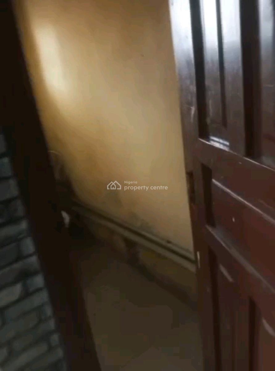 Nice 3 Bedroom Flat, Emmanuel Kolawole Street, Shomolu, Lagos, Flat / Apartment for Rent