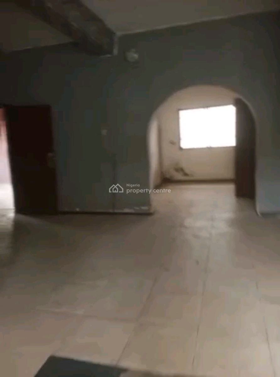 Nice 3 Bedroom Flat, Emmanuel Kolawole Street, Shomolu, Lagos, Flat / Apartment for Rent