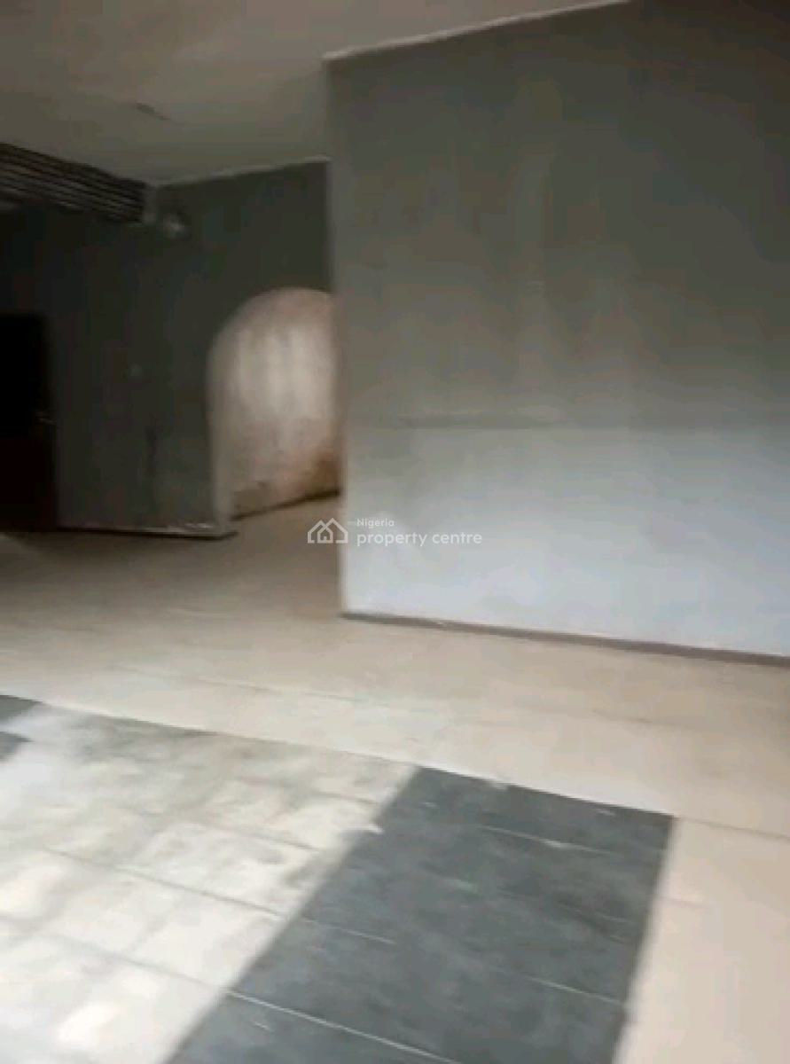 Nice 3 Bedroom Flat, Emmanuel Kolawole Street, Shomolu, Lagos, Flat / Apartment for Rent