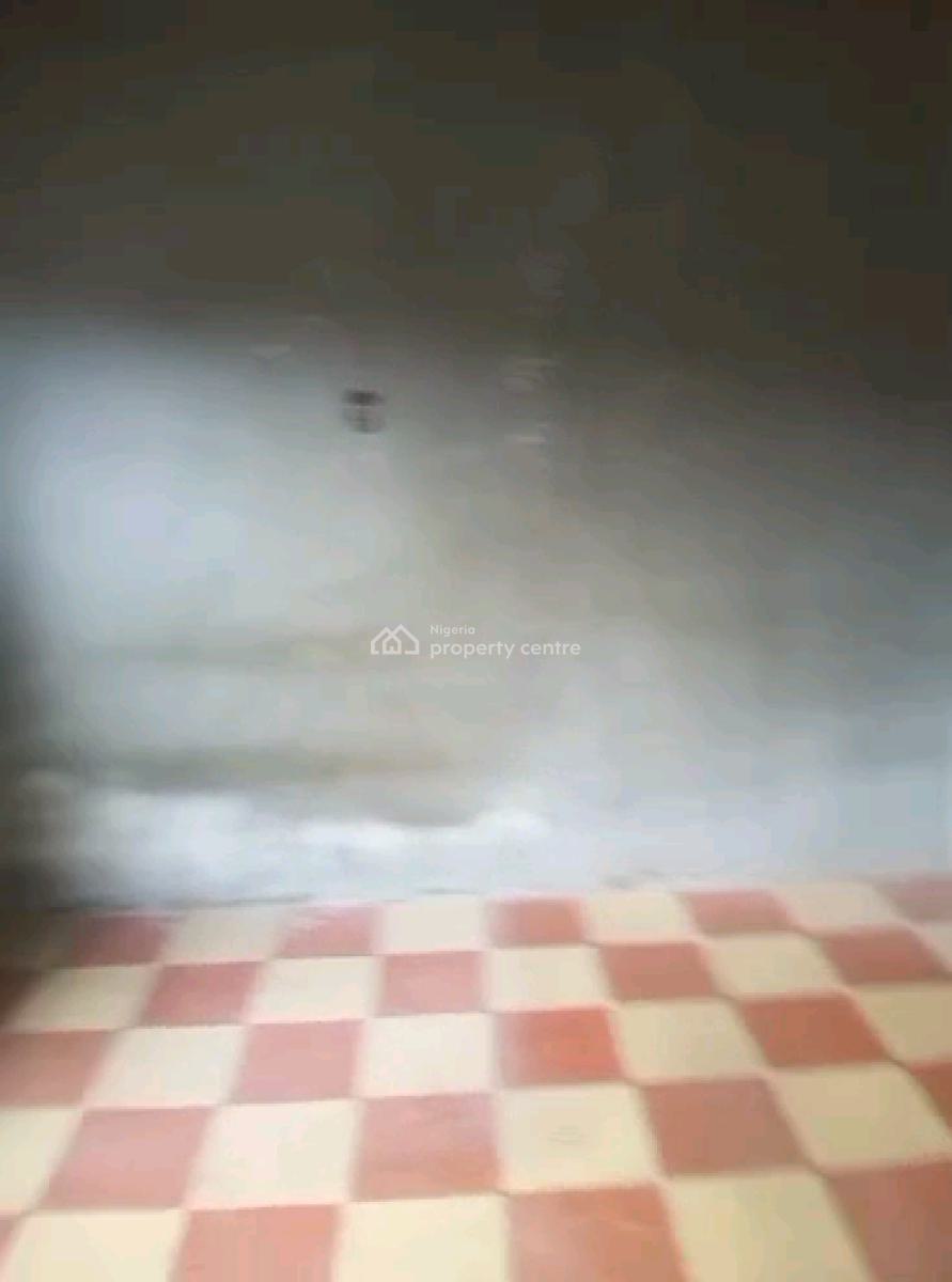 Nice 3 Bedroom Flat, Emmanuel Kolawole Street, Shomolu, Lagos, Flat / Apartment for Rent