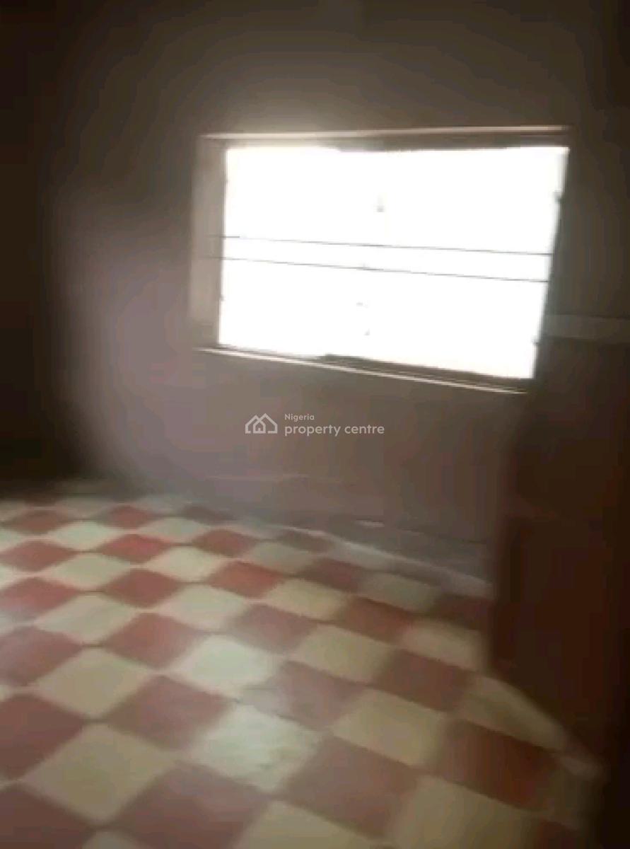 Nice 3 Bedroom Flat, Emmanuel Kolawole Street, Shomolu, Lagos, Flat / Apartment for Rent