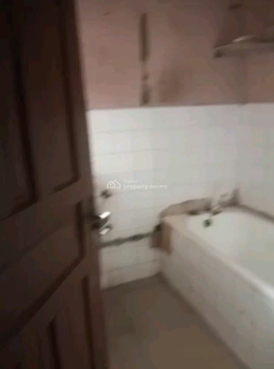 Nice 3 Bedroom Flat, Emmanuel Kolawole Street, Shomolu, Lagos, Flat / Apartment for Rent