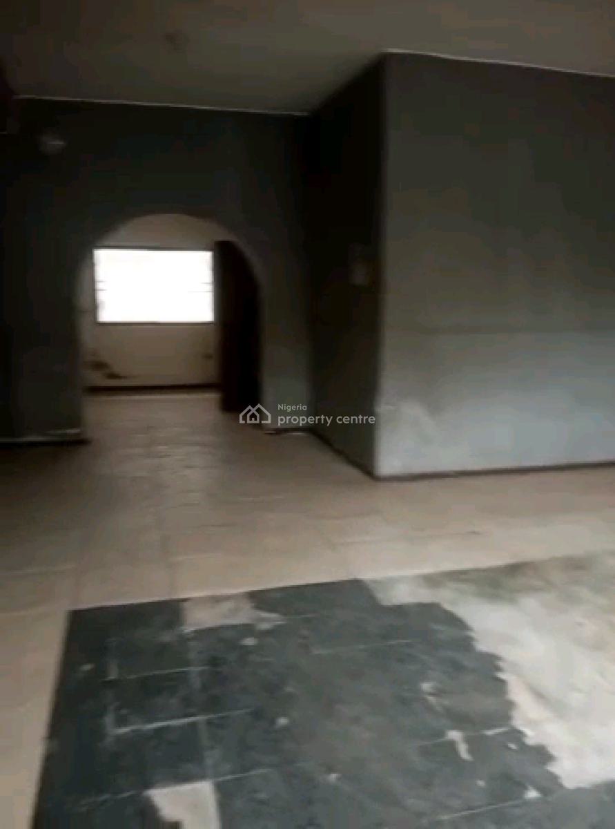 Nice 3 Bedroom Flat, Emmanuel Kolawole Street, Shomolu, Lagos, Flat / Apartment for Rent