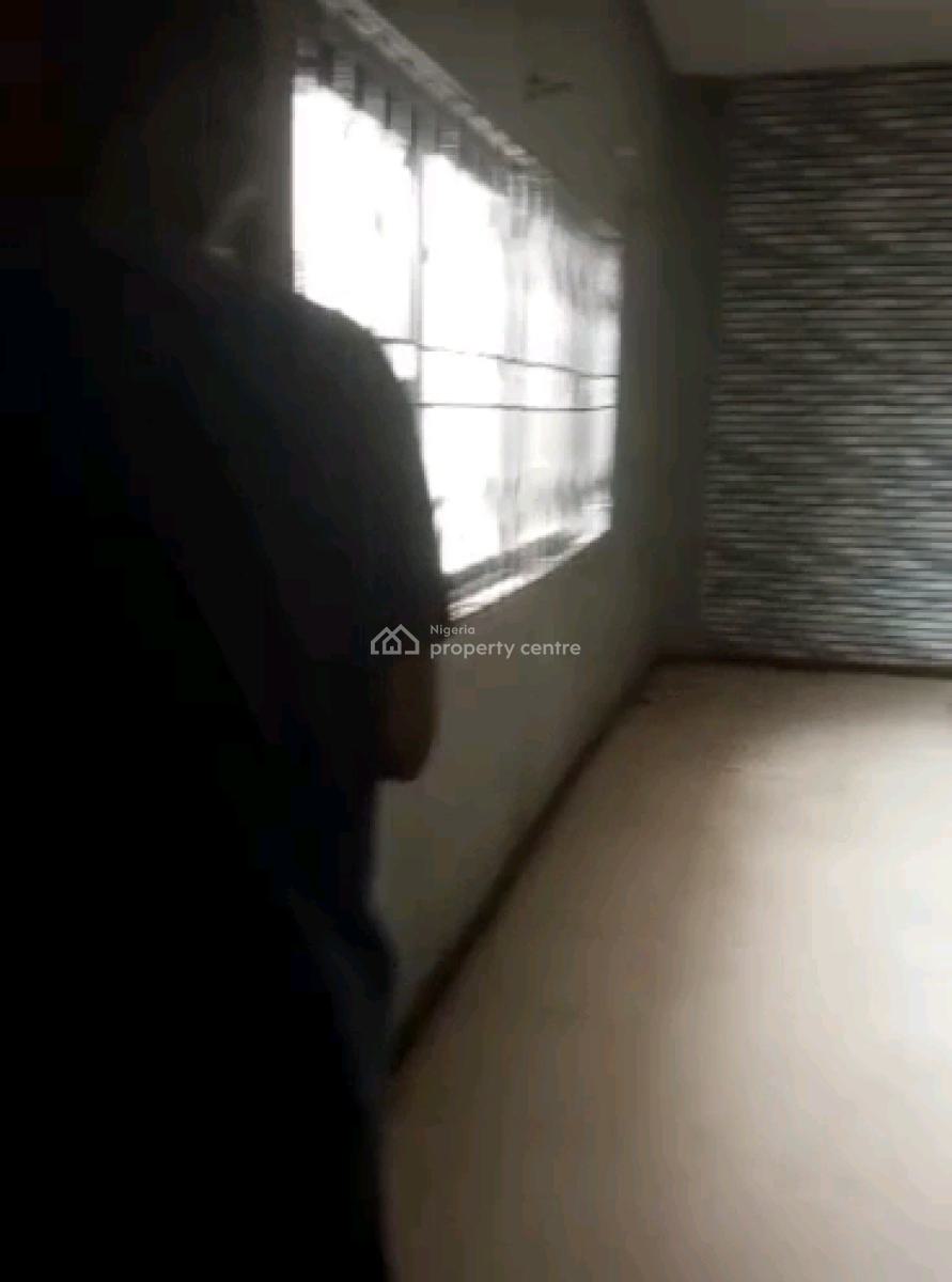 Nice 3 Bedroom Flat, Emmanuel Kolawole Street, Shomolu, Lagos, Flat / Apartment for Rent