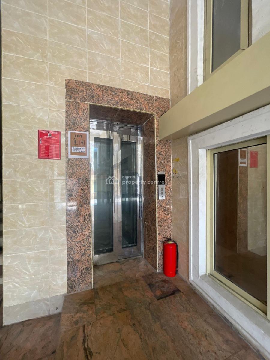 Spacious 3 Bedroom Apartment with Pool, Elevator and Gym., Lekki Phase 1, Lekki, Lagos, Flat / Apartment for Sale