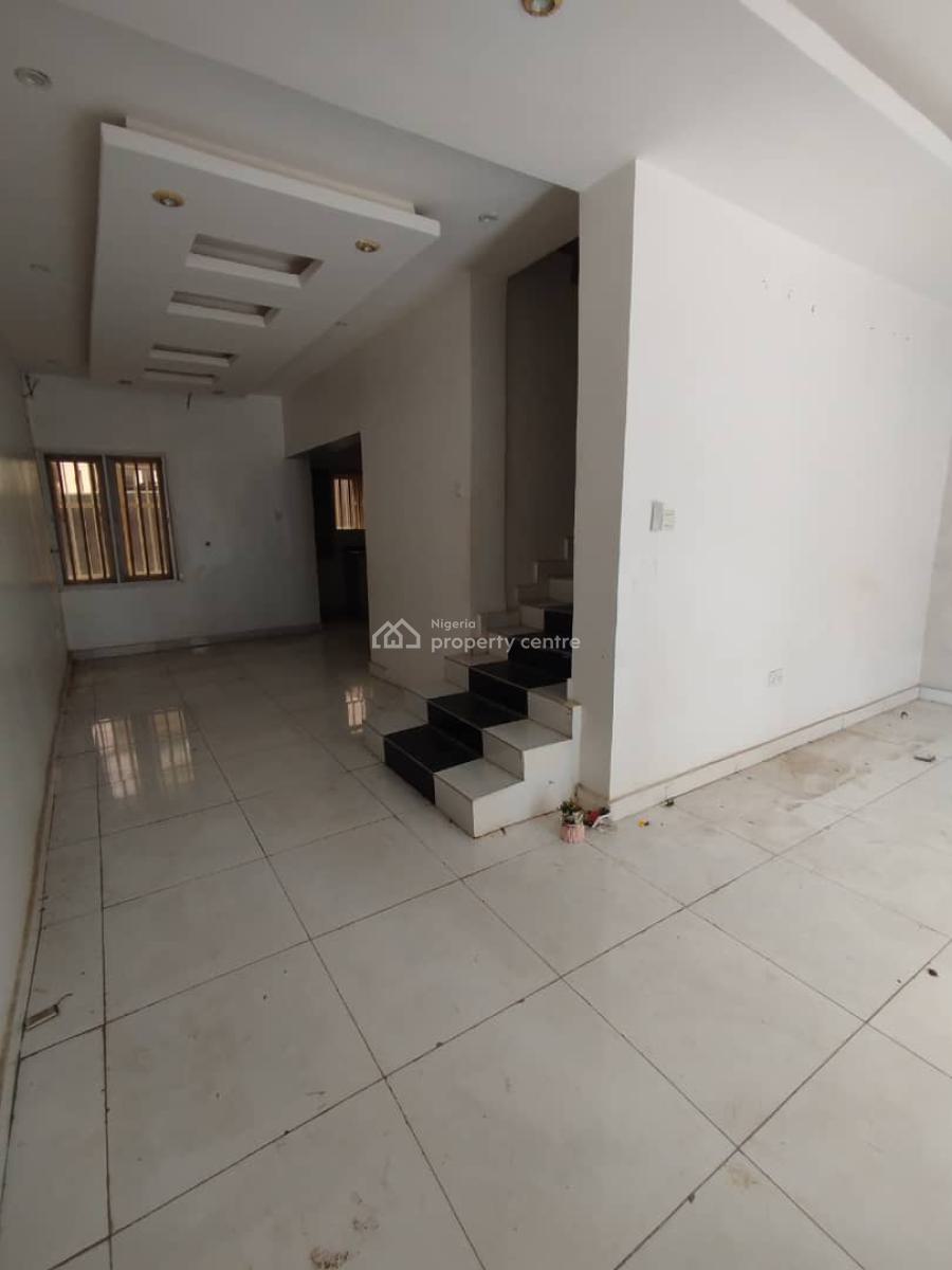 Standard 4 Bedroom Terrace Duplex Along a Tarred Road, Jahi, Abuja, Terraced Duplex for Rent