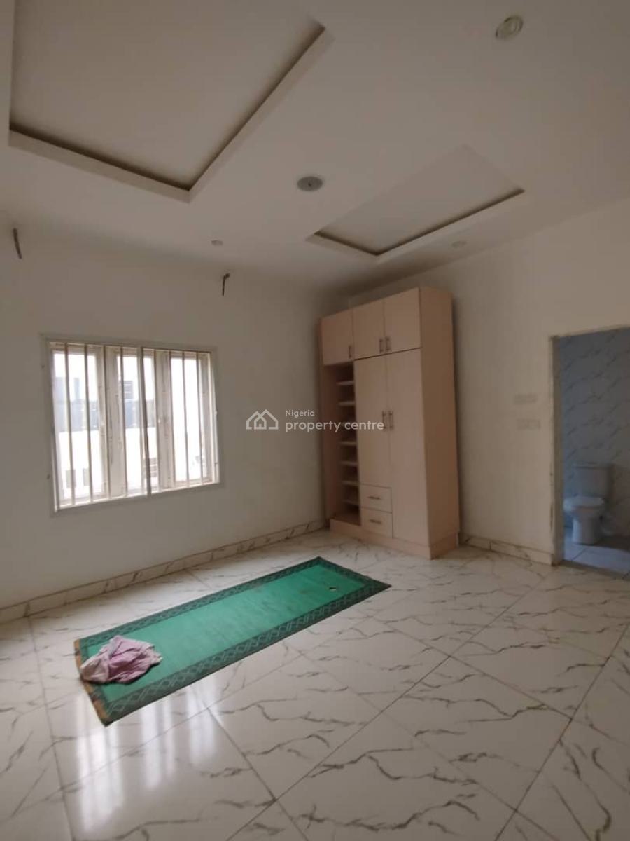 Standard 4 Bedroom Terrace Duplex Along a Tarred Road, Jahi, Abuja, Terraced Duplex for Rent