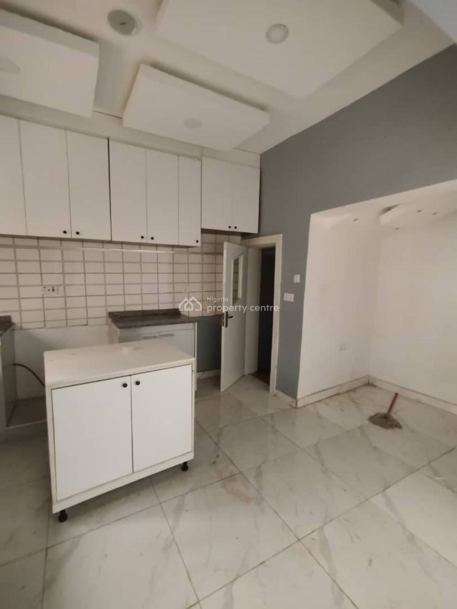 Standard 4 Bedroom Terrace Duplex Along a Tarred Road, Jahi, Abuja, Terraced Duplex for Rent