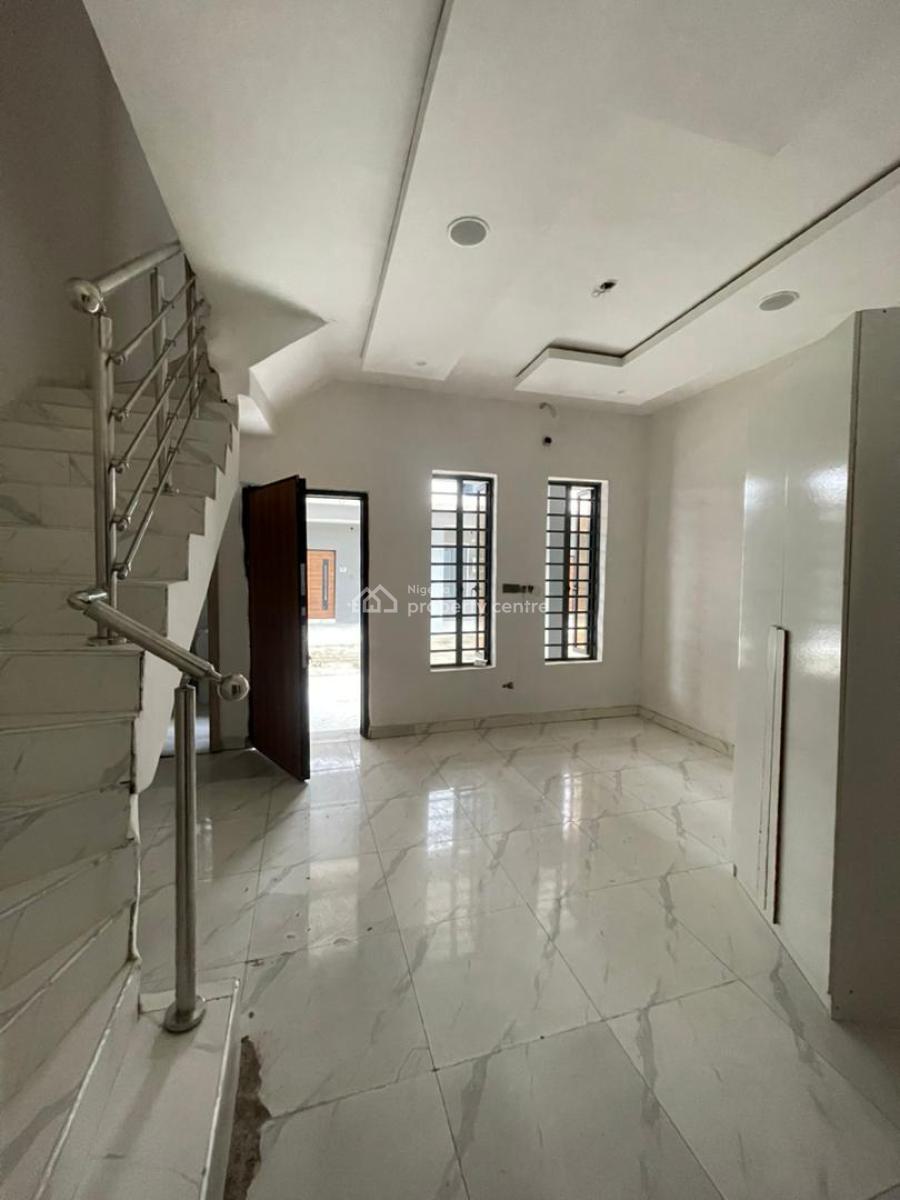 Distress Cornerpiece 3 Bedroom Duplex, Ikota, Lekki, Lagos, Terraced Duplex for Sale