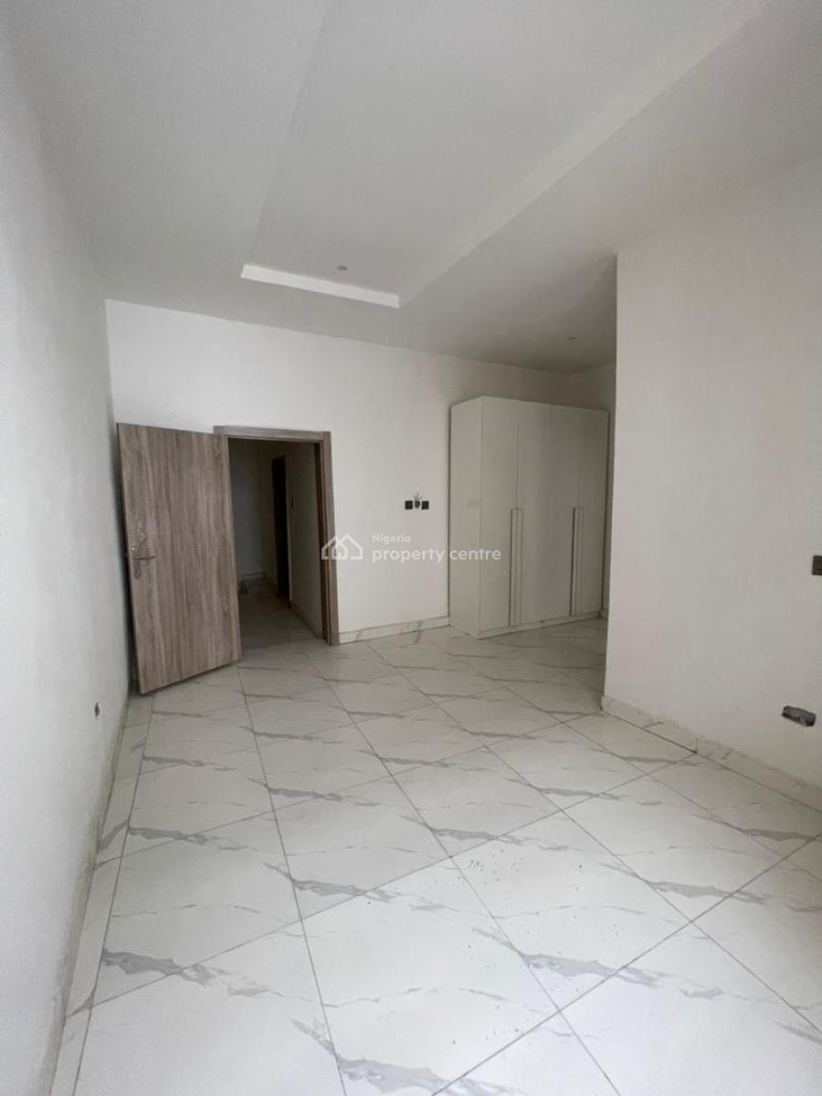 Distress Cornerpiece 3 Bedroom Duplex, Ikota, Lekki, Lagos, Terraced Duplex for Sale