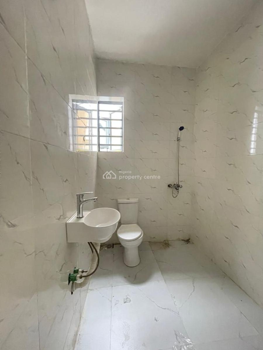 Distress Cornerpiece 3 Bedroom Duplex, Ikota, Lekki, Lagos, Terraced Duplex for Sale