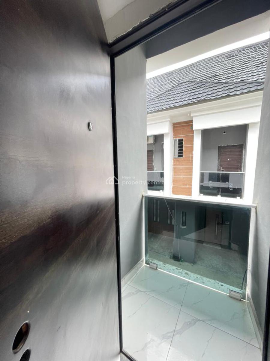Distress Cornerpiece 3 Bedroom Duplex, Ikota, Lekki, Lagos, Terraced Duplex for Sale