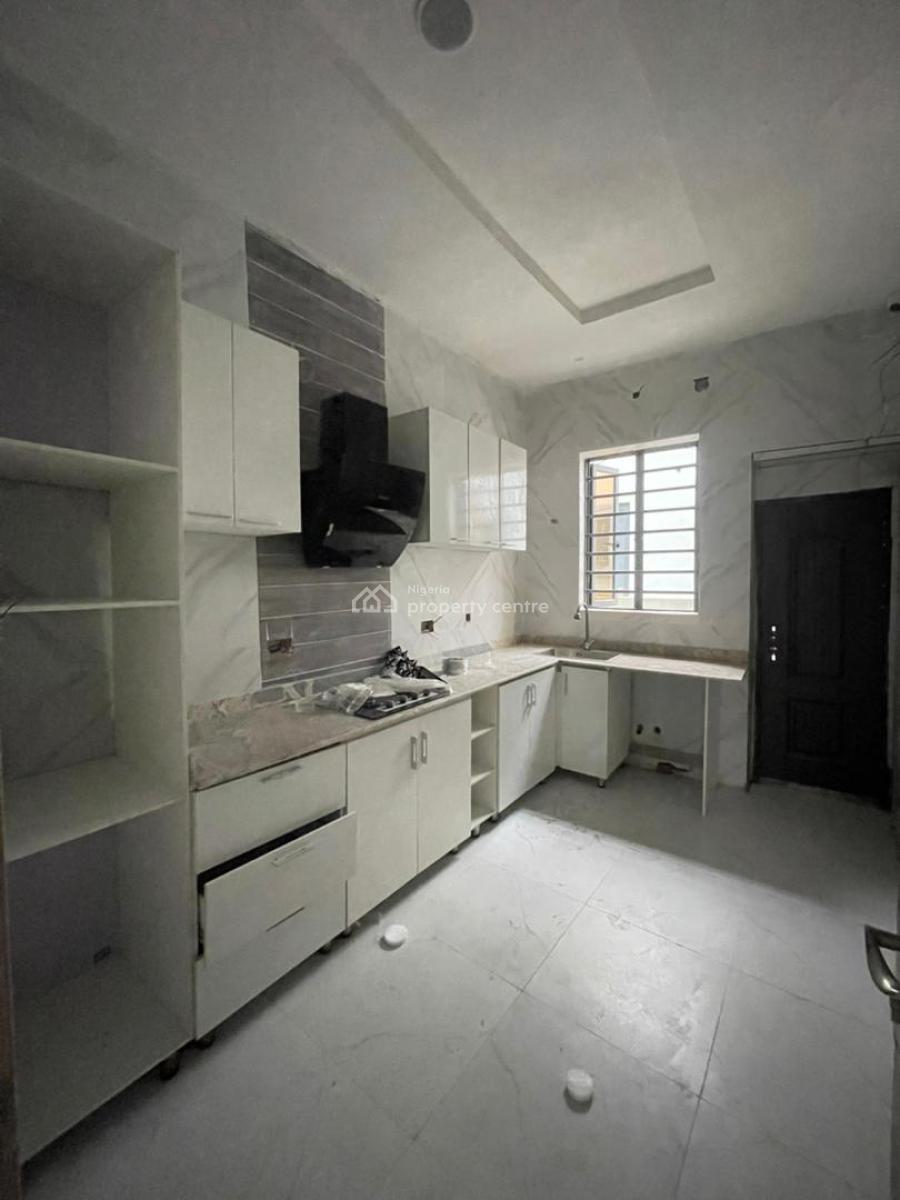 Distress Cornerpiece 3 Bedroom Duplex, Ikota, Lekki, Lagos, Terraced Duplex for Sale