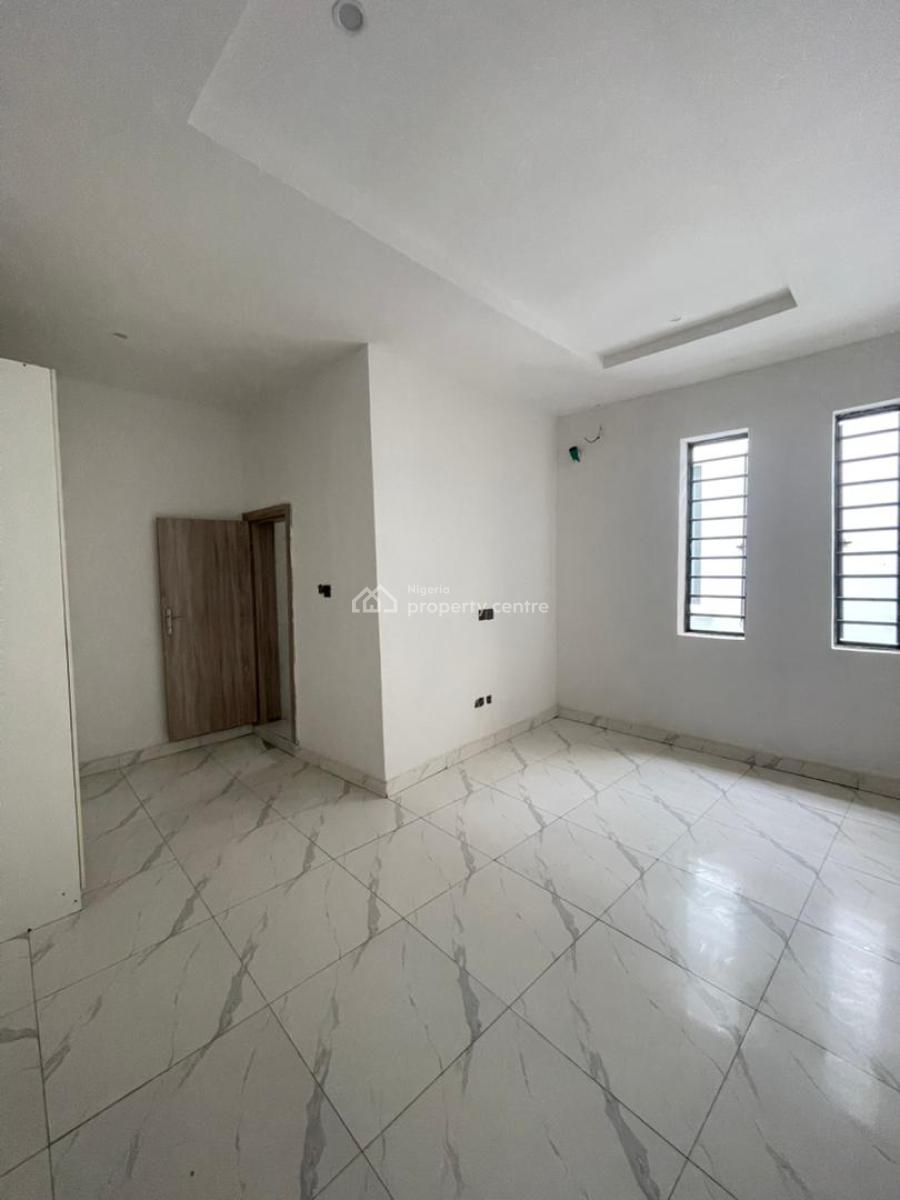 Distress Cornerpiece 3 Bedroom Duplex, Ikota, Lekki, Lagos, Terraced Duplex for Sale