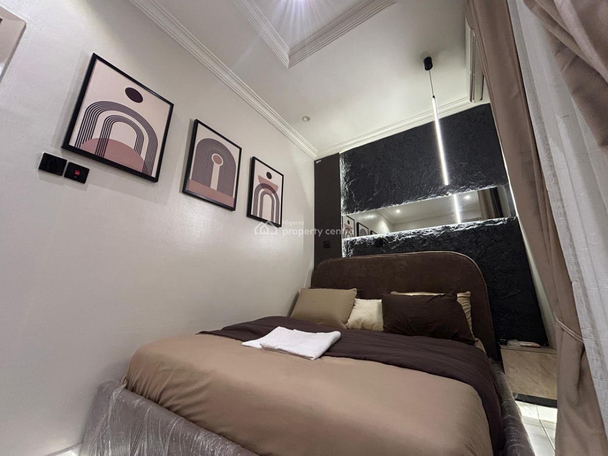 Luxury  1bedroom  Apartment with Swimming Pool, Lekki Phase 1, Lekki, Lagos, Mini Flat (room and Parlour) Short Let