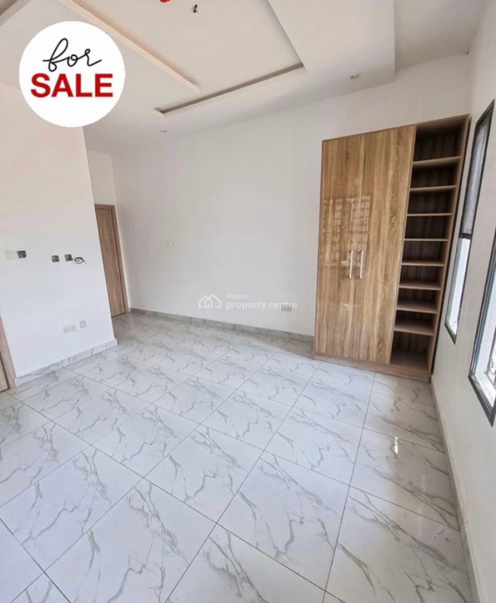 Super Distress Property 2bed Appartment in Agungi ,lekki, By Chiken Republic,agungi ,lekki ,lagos ,nigeria, Agungi, Lekki, Lagos, Flat / Apartment for Sale