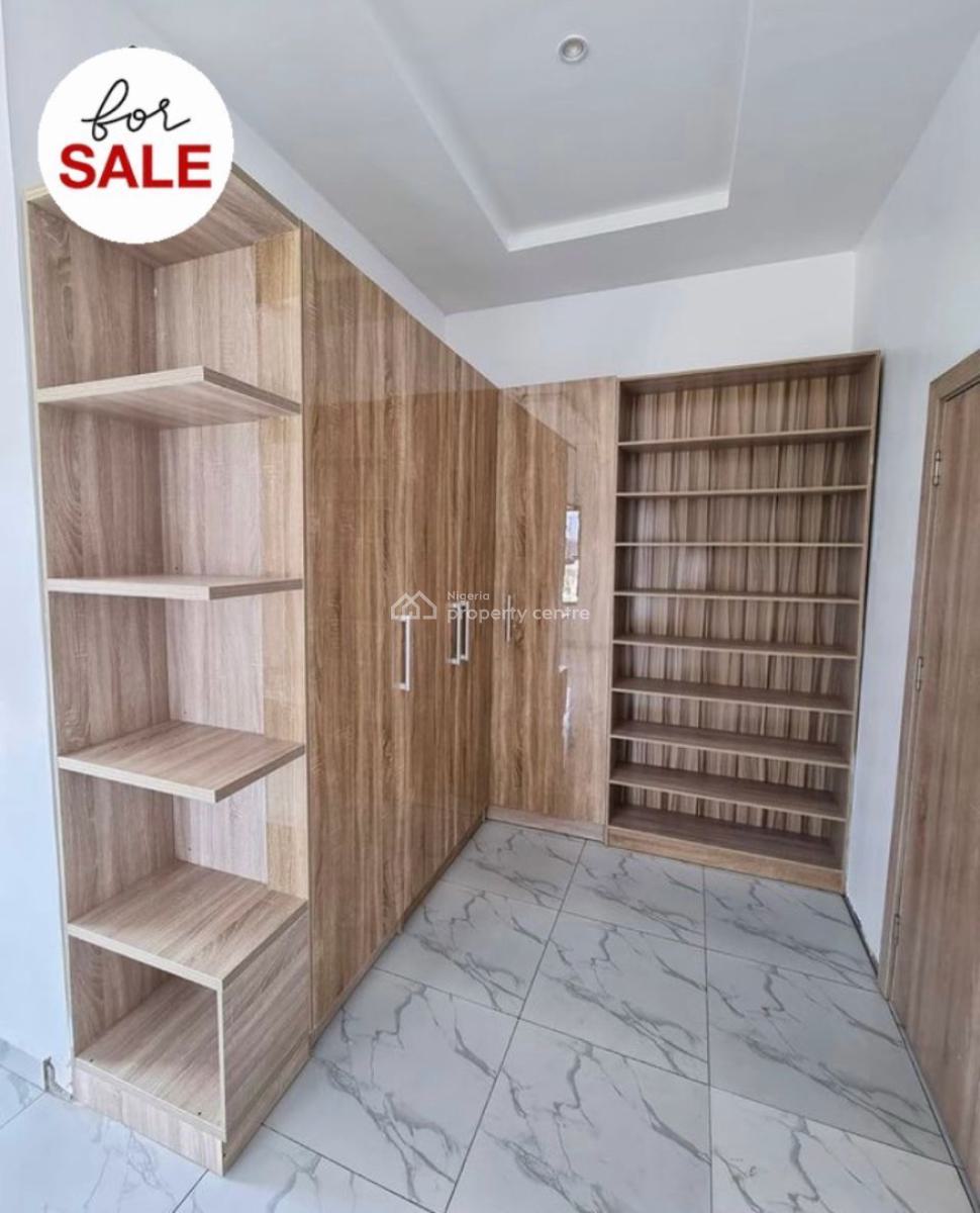 Super Distress Property 2bed Appartment in Agungi ,lekki, By Chiken Republic,agungi ,lekki ,lagos ,nigeria, Agungi, Lekki, Lagos, Flat / Apartment for Sale