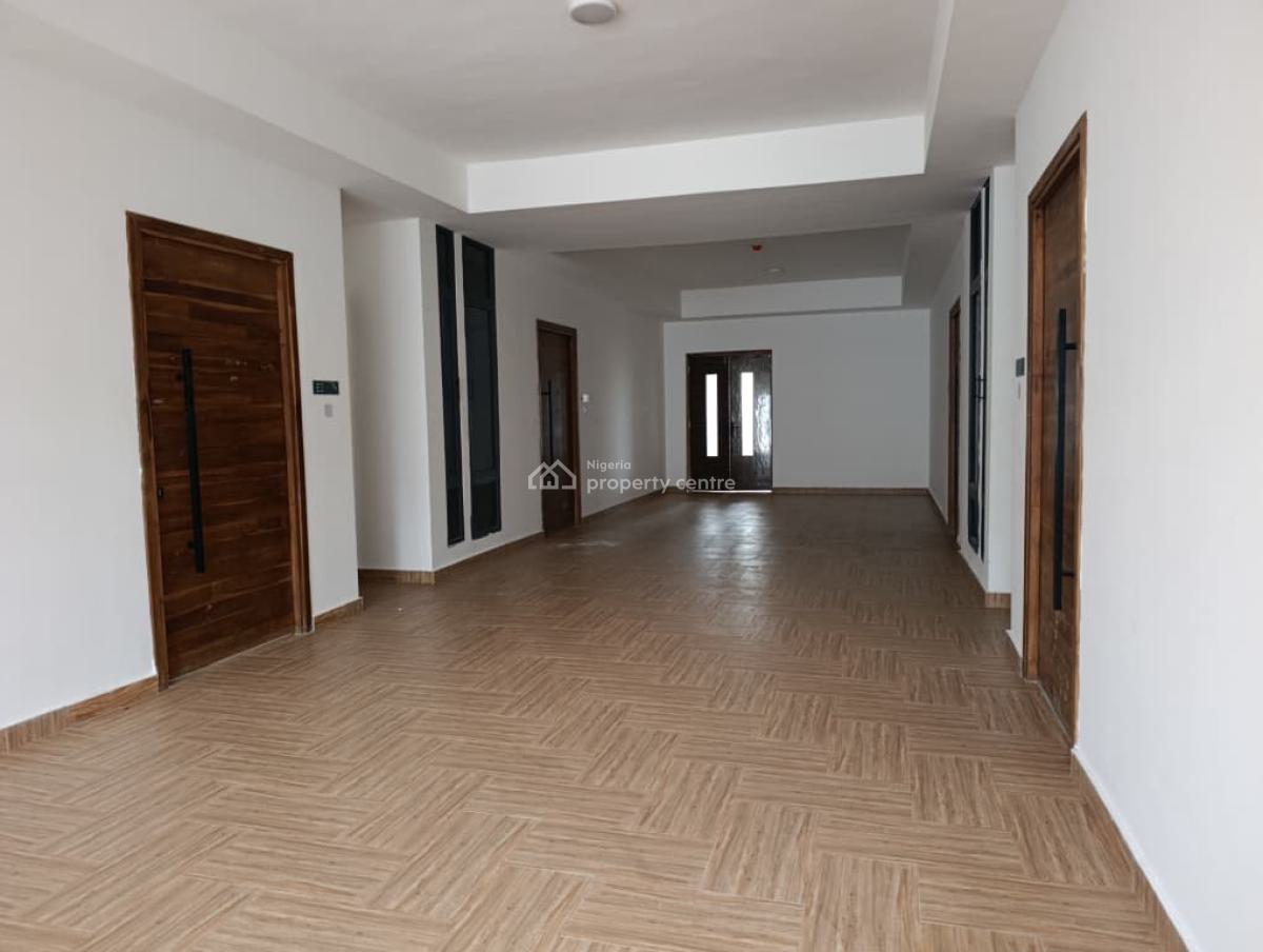 Luxury 4 Bedroom Maisonette, Off Adebayo Doherty, Lekki Phase 1, Lekki, Lagos, Flat / Apartment for Rent