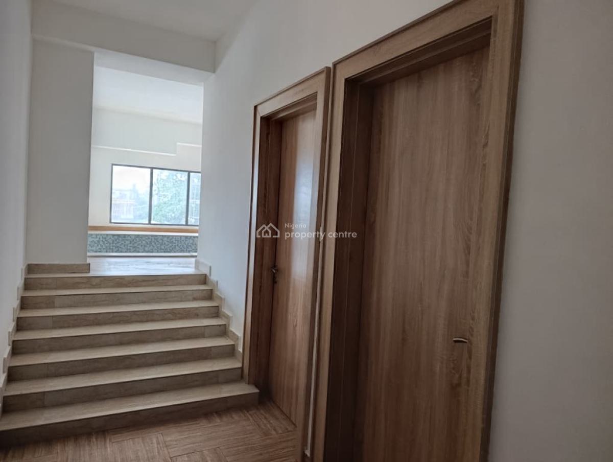 Luxury 4 Bedroom Maisonette, Off Adebayo Doherty, Lekki Phase 1, Lekki, Lagos, Flat / Apartment for Rent