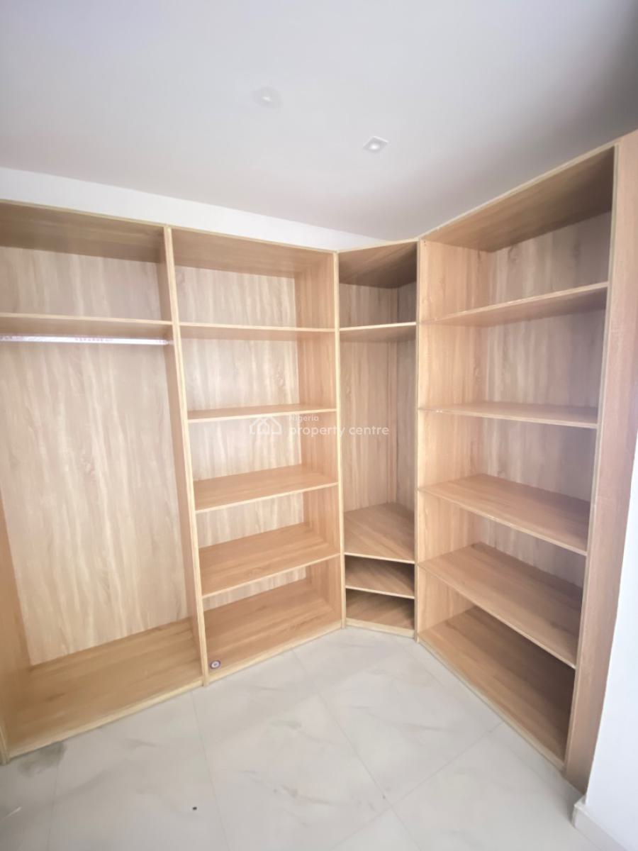 Luxury 4 Bedroom Maisonette, Off Adebayo Doherty, Lekki Phase 1, Lekki, Lagos, Flat / Apartment for Rent