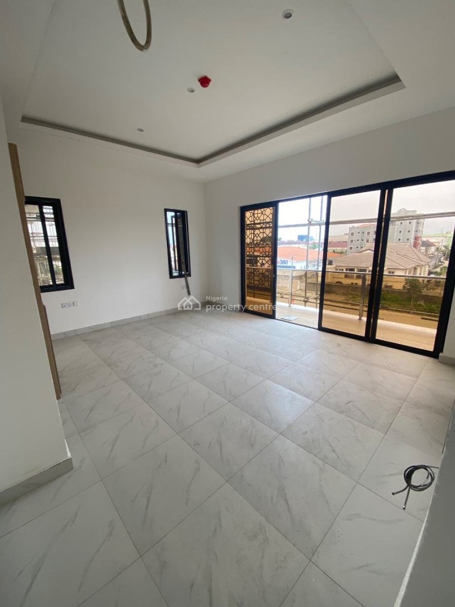Luxury 3 Bedrooms, Off Adebayo Doherty, Lekki Phase 1, Lekki, Lagos, Flat / Apartment for Rent