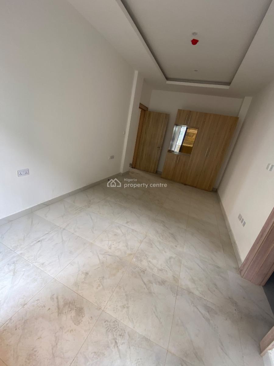 Luxury 3 Bedrooms, Off Adebayo Doherty, Lekki Phase 1, Lekki, Lagos, Flat / Apartment for Rent
