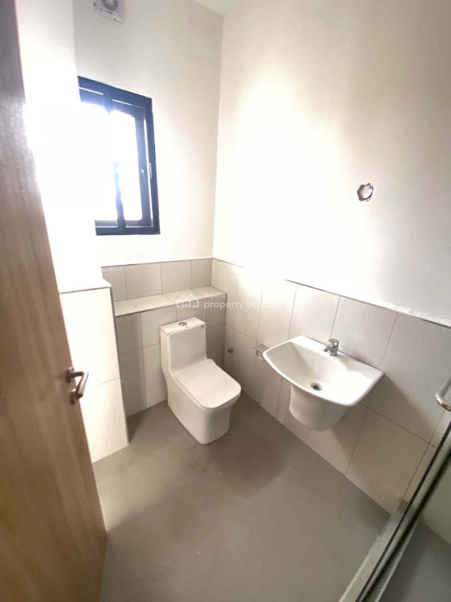 Luxury 3 Bedrooms, Off Adebayo Doherty, Lekki Phase 1, Lekki, Lagos, Flat / Apartment for Rent