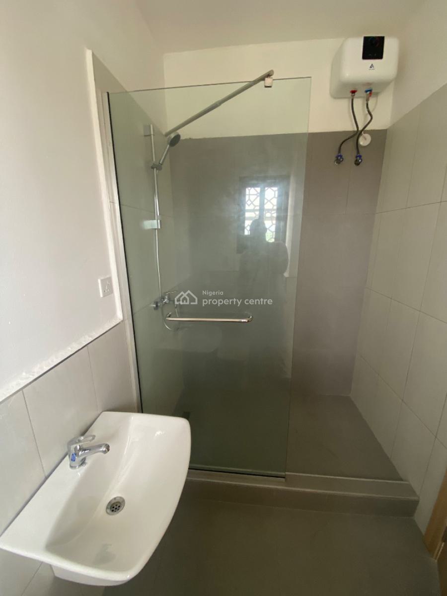 Luxury 3 Bedrooms, Off Adebayo Doherty, Lekki Phase 1, Lekki, Lagos, Flat / Apartment for Rent
