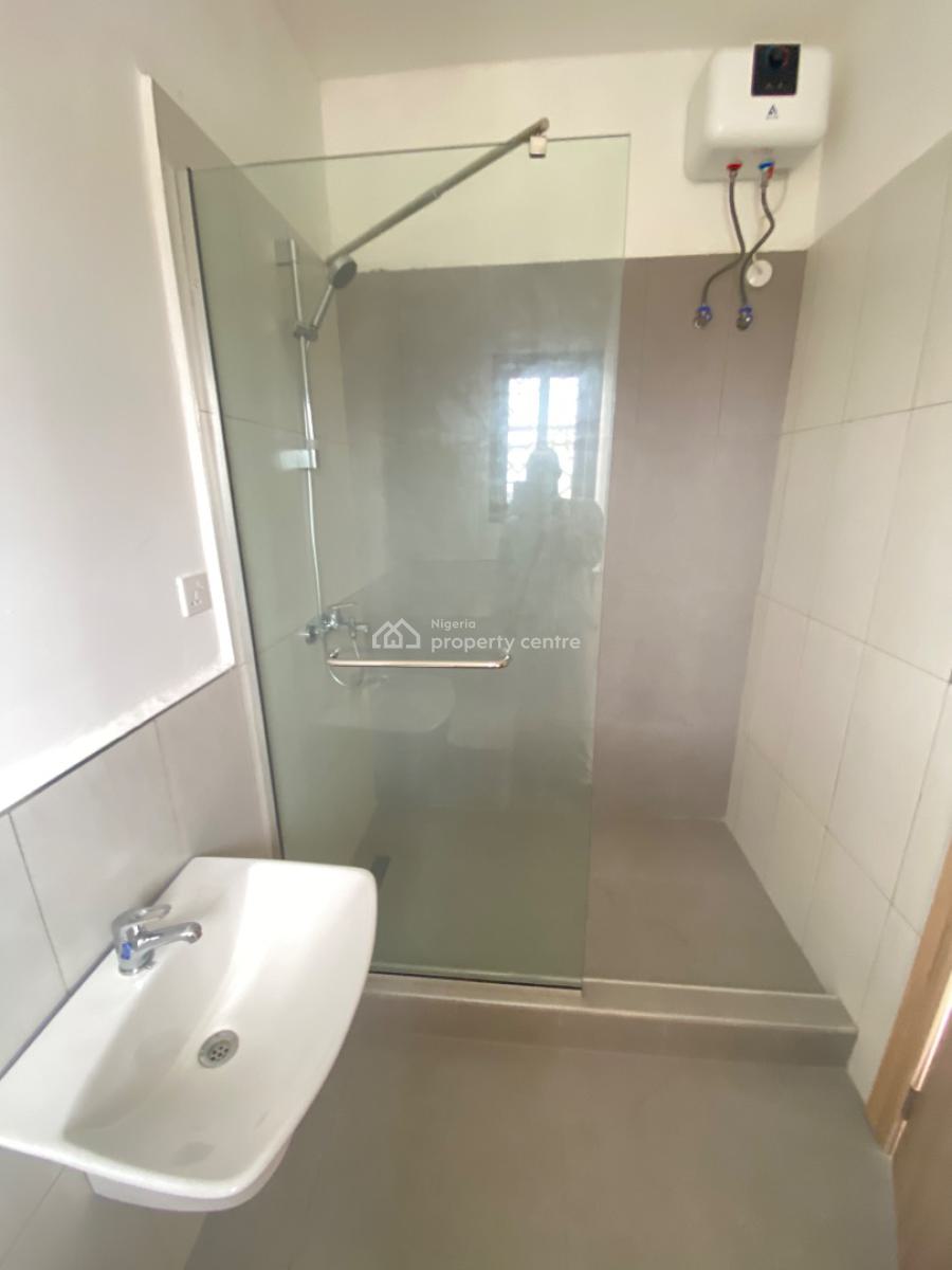 Luxury 3 Bedrooms, Off Adebayo Doherty, Lekki Phase 1, Lekki, Lagos, Flat / Apartment for Rent