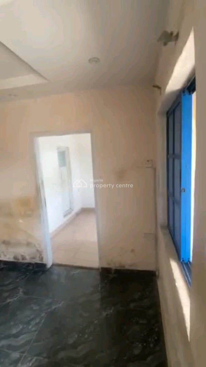 2 Bedroom Upstairs with Pop. Screeded Wall, Adekunle, Yaba, Lagos, Flat / Apartment for Rent