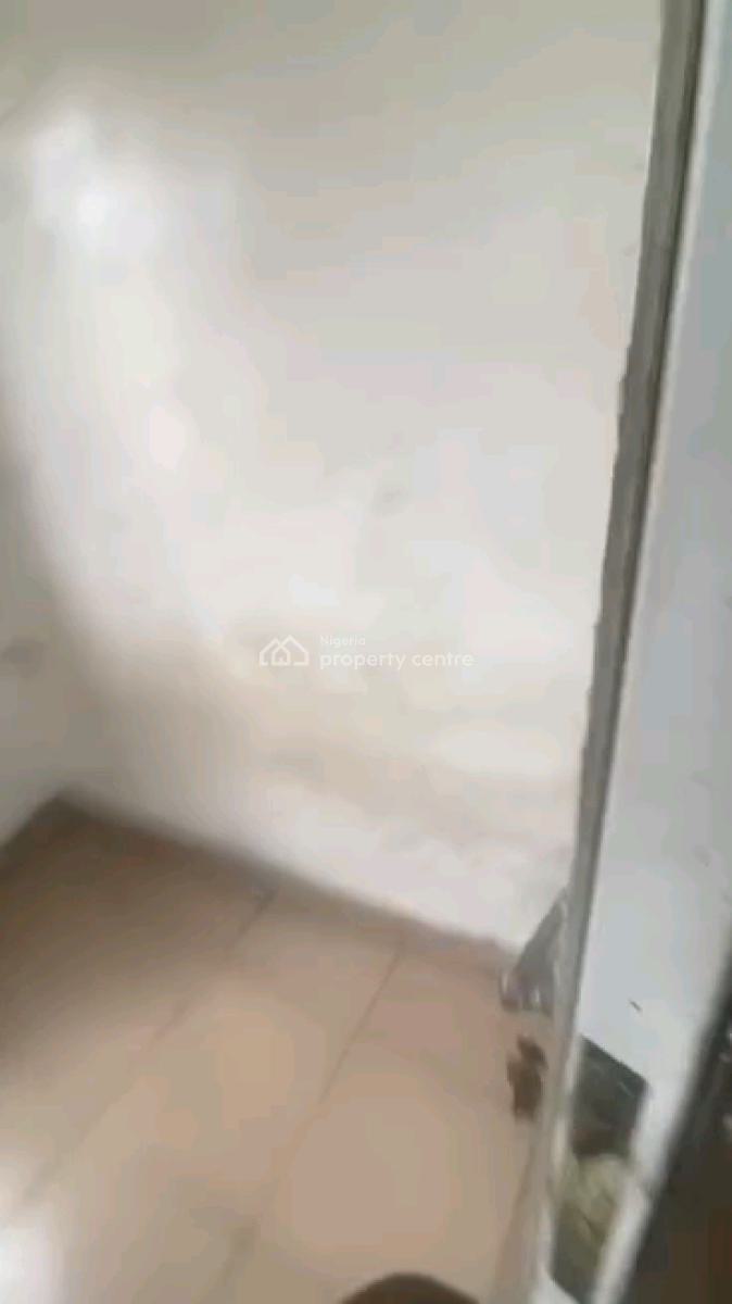 2 Bedroom Upstairs with Pop. Screeded Wall, Adekunle, Yaba, Lagos, Flat / Apartment for Rent